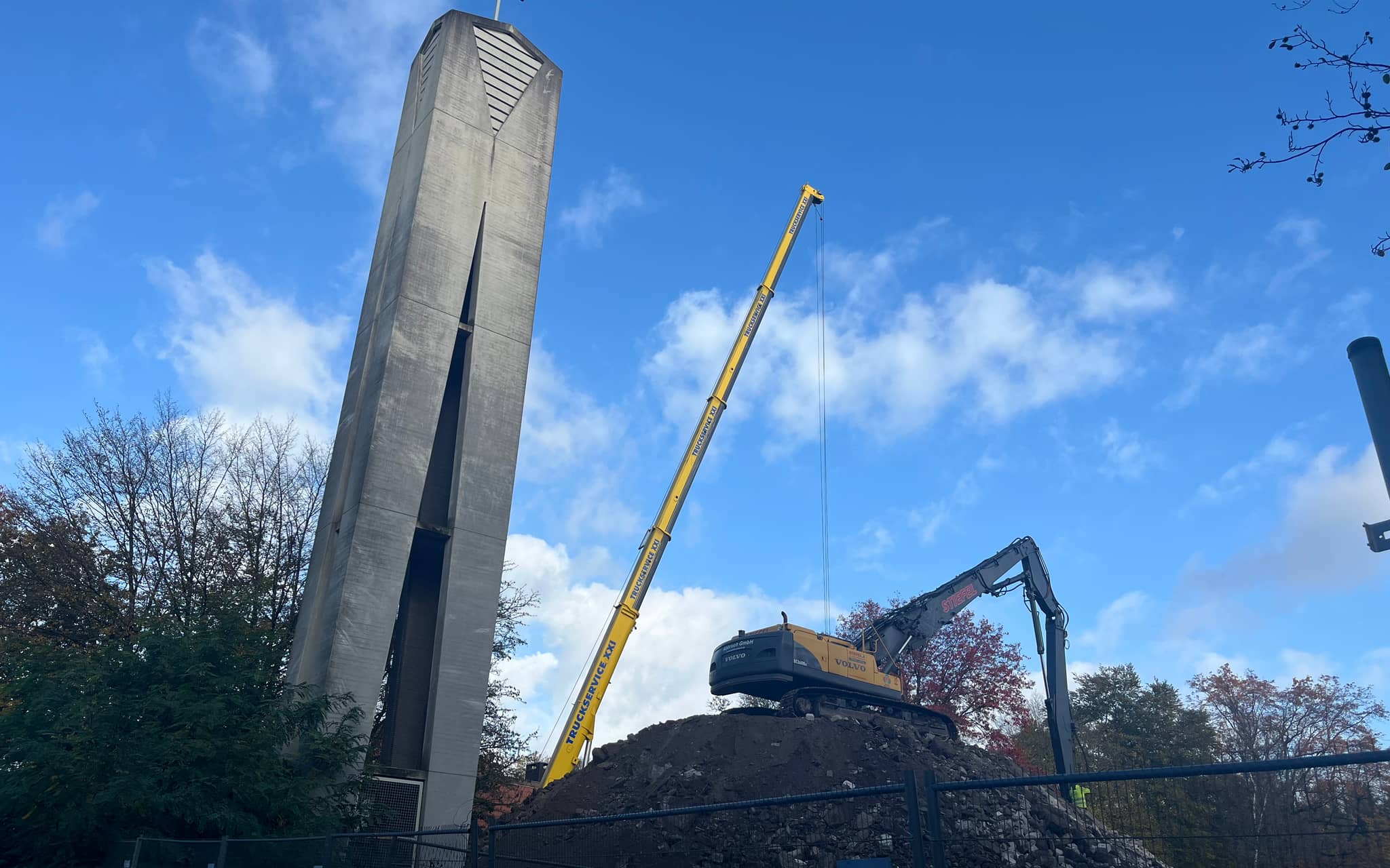 Schwierigkeiten bei Abriss von Leverkusener Kirchturm