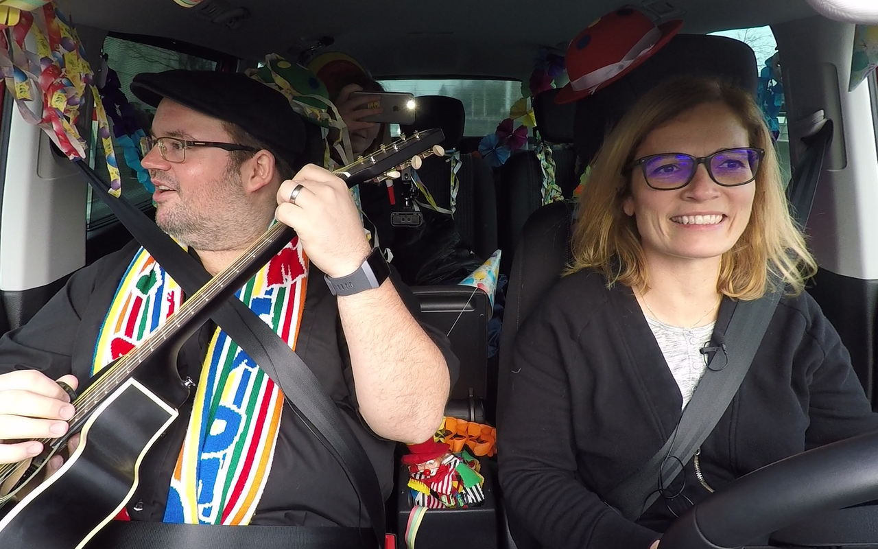 Björn Heuser mit Mitsingmobil - Radio Leverkusen