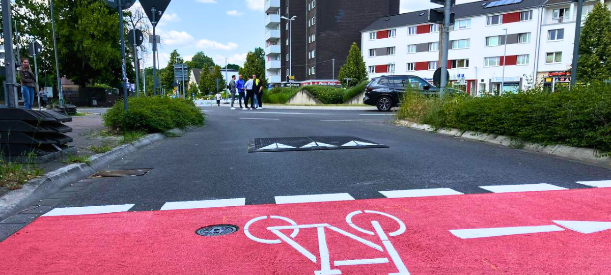 Leverkusen: Eine Bremsschwelle am Berliner Platz wieder weg